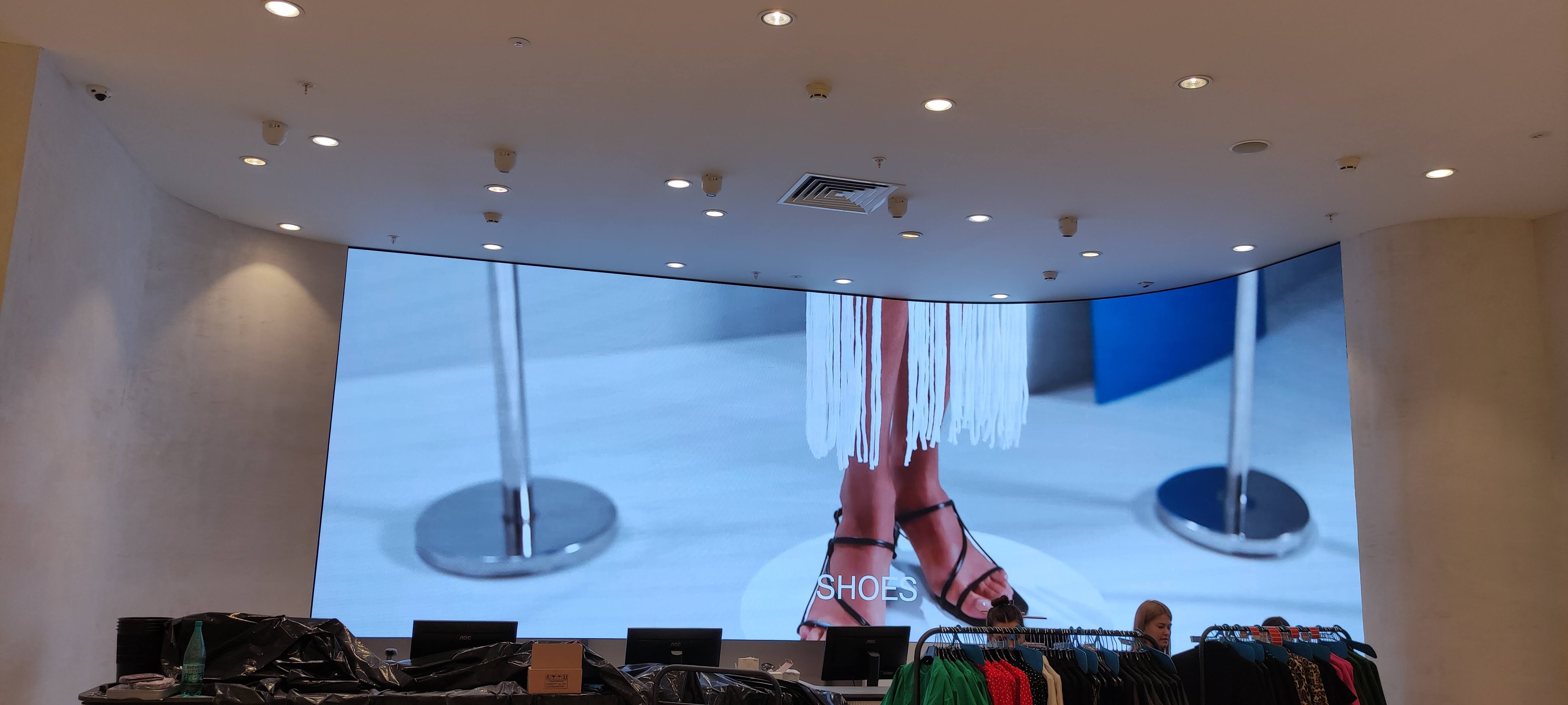 Закассовый светодиодный экран SIGNAGELED магазина LIME Фото 6