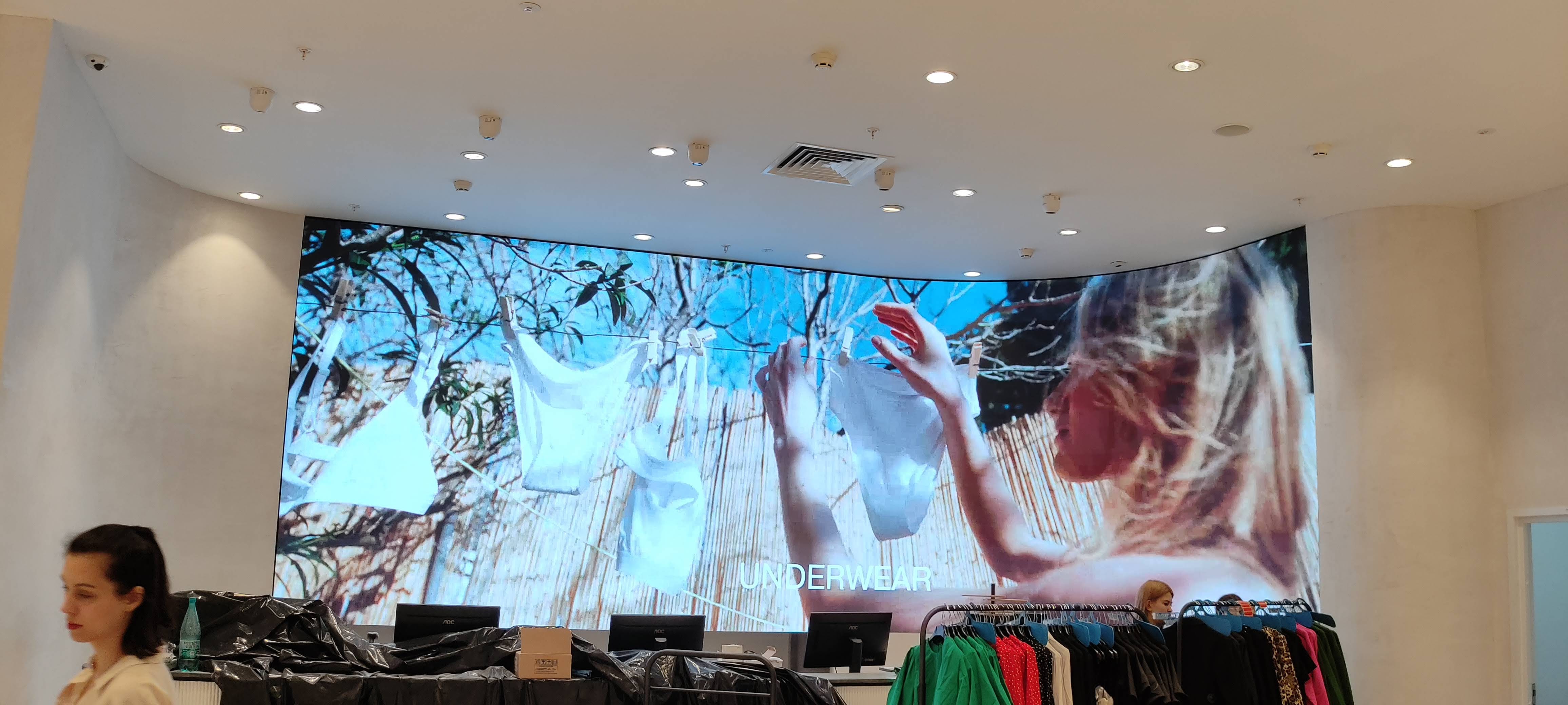 Закассовый светодиодный экран SIGNAGELED магазина LIME Фото 4