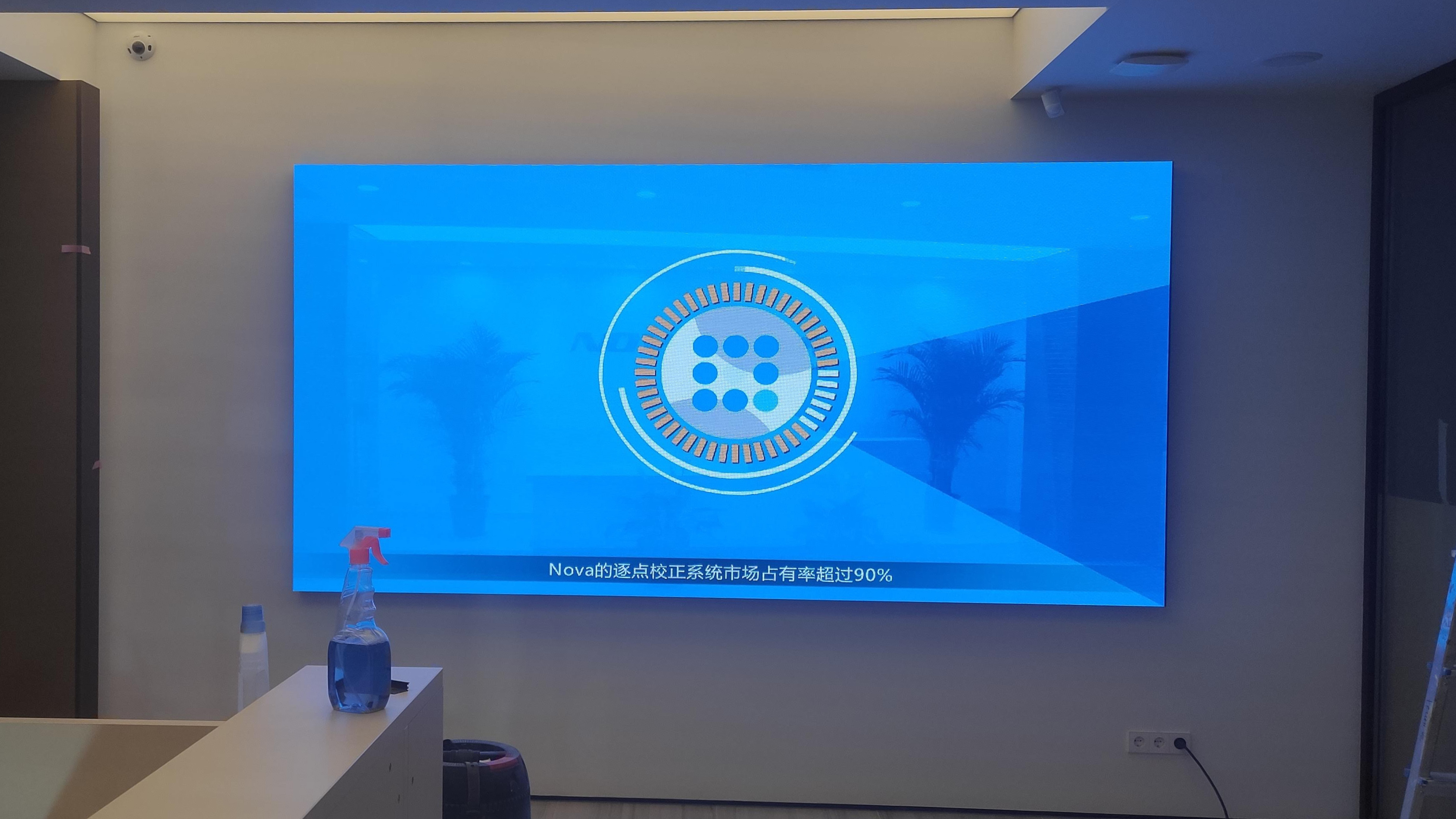 Светодиодный экран SIGNAGELED XI-2.5 в офисе девелоперской компании